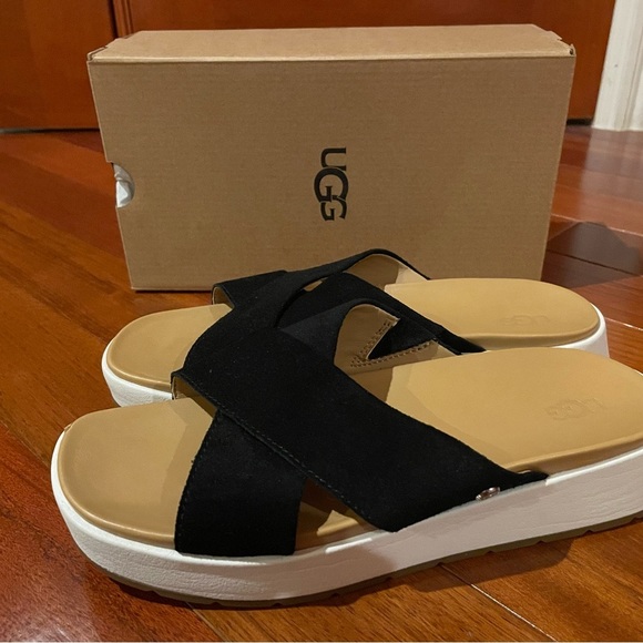 UGG womens Emily Sandal!! Like New - Picture 2 of 8